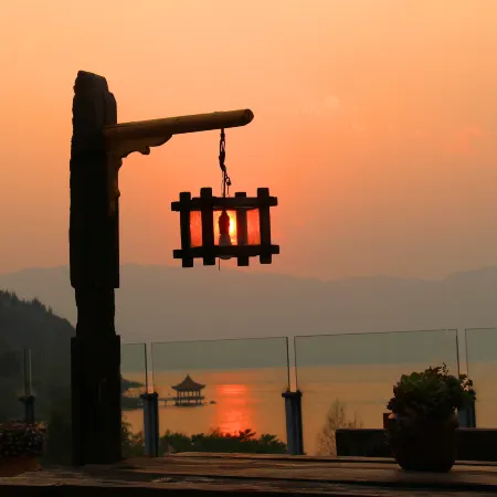 Lake Hotel