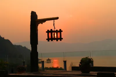 Lake Hotel