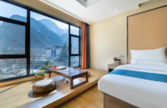 HuashanMong Kok Boutique Design B&B (at Huashan Scenic Area Ticket Office)
