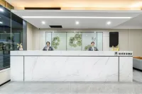 GreenTree Inn Express Hotel (Dezhou Plain County Encheng Bus Station)