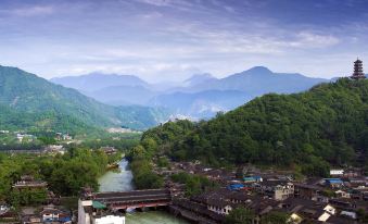 Milu Holiday Hotel (Dujiangyan Irrigation Project Scenic Spot)