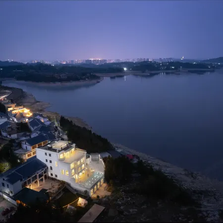 Guaimeng Seaview Beauty Su (Qingzhen Hongfeng Lake Branch)