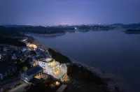 Guaimeng Seaview Beauty Su (Qingzhen Hongfeng Lake Branch) Hotel di Qingzhen