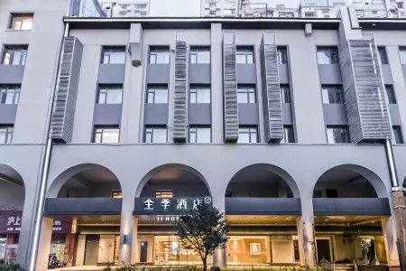 Ji Hotel (Shanghai Zhenping Road subway station)