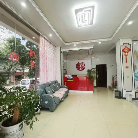 Qujing Yuanxuan Hotel