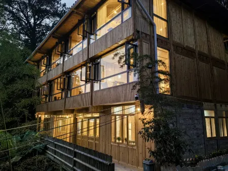 Rongjiang Zhulinjian Chinese Inn (Dali Dong Village)