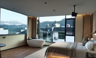 Wuyuan Mid-Mountain Guest House (Huangling Scenic Spot)