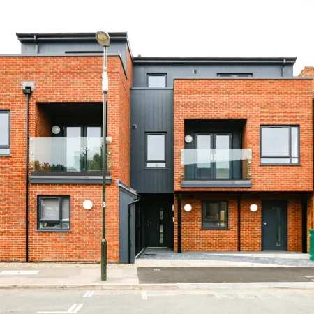 Hybrid Resi - Mitcham Close to Tooting and Wimbledon Отели рядом с достопримечательностью «Тутинг»