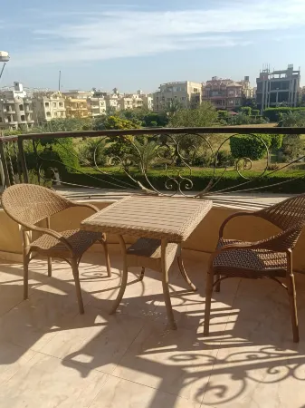 House of Chinese in Egypt Отели рядом с достопримечательностью «Канадский международный колледж - CIC»