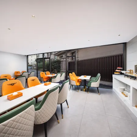 Yaduo Hotel (Hengdian Film and Television City Huating Night Market)