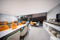 Yaduo Hotel (Hengdian Film and Television City Huating Night Market)