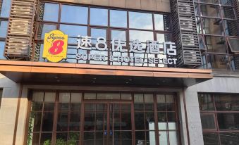 8. Super 8 ..