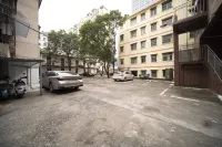 Yiduo Hotel (Qinzhou Nanzhu Avenue Niannianfeng Plaza) - parcheggio