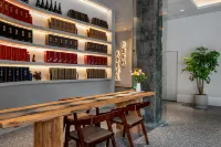 Sunny Day designer art space residential accommodation (Libo food street shop) - bar
