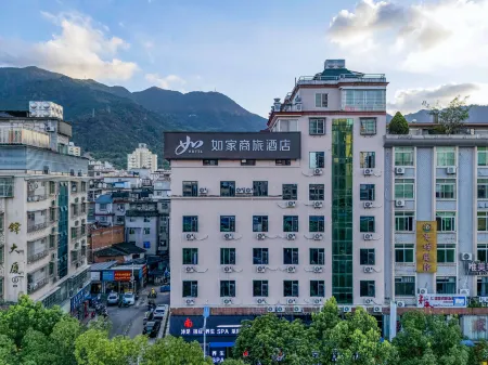 Homeinn Selected Hotel (Ningde Wanda Plaza) Отели рядом с достопримечательностью «Ningde Normal University (South to Ningde Customs Anti-smuggling Bureau)»