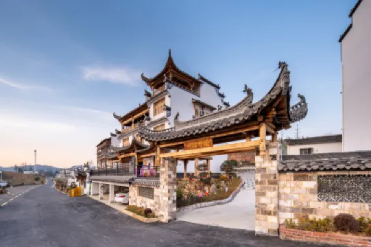 Xidi Fuxing Hao parent-child theme garden meisu Hotels near Yixian Dong Railway Station