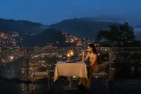 The Best View Hotel in Xijiang - ที่มีบาร์