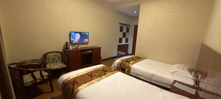 Luqu Ruixiang Hotel Hotel di Luqu