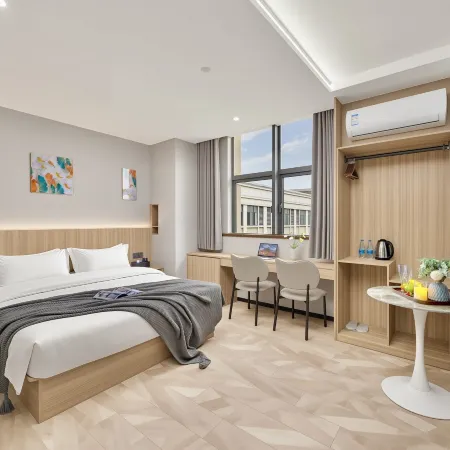 Yunqi Hotel (Chengtou Town Yaqi Yuanhong Trade City)
