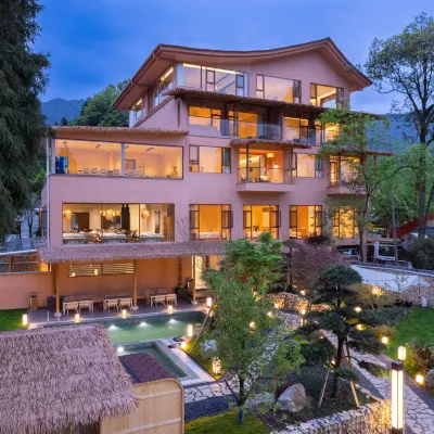 Shuxia Shisanjian Wild Luxury Vacation Homestay (Yaan Bifengxia Branch) Hotels near Bifengxia Wildlife Park