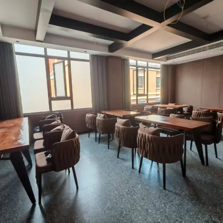 Lanfu Shiguang Hotel (Weining Caohai Station)