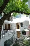 Liuba Front and Back Courtyard Themed Homestay (Old Street)