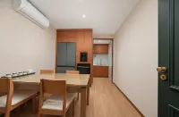 Qingdao Shisantang Courtyard House Hotel (Taidong Pedestrian Street Beer Museum) - Airport Shuttle