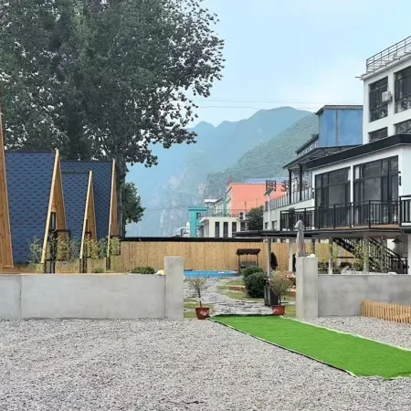 Yushe Chalet · Homestay