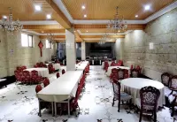 Wuyuanbo Shile Select Hotel - parking