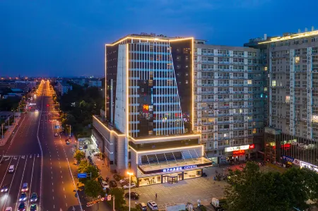 Crystal Orange Hotel at Wenchang Campus of Xuzhou Sanpeng Square Mining University Отели рядом с достопримечательностью «Logistic Service Group， CUMT Nanhu Campus»