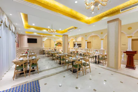 Vienna Hotel (Wuhan Guobo Jiangang subway station store) Отели рядом с достопримечательностью «Wuhan University of Science and Technology Department of Physical Education (Maojiawan)»