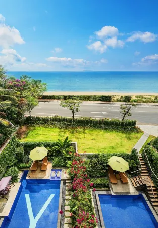 Roy-Sanya Bay Coconut Dream Corridor