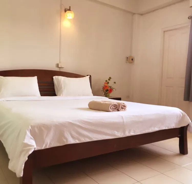 ห้องมาตรฐานพร้อมเตียงใหญ่ 1 เตียง