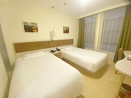 Motel 168 (Xingzhong Road, Lihe Plaza, Zhongshan)