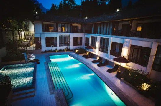 青城山青城半山上泉飯店 朝陽洞附近的飯店