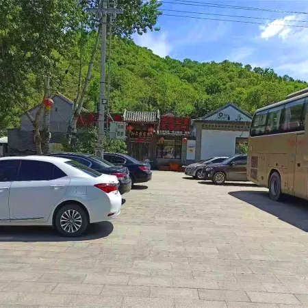 Luanping Famous Farmyard