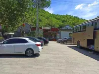 Luanping Famous Farmyard - Bãi đậu xe