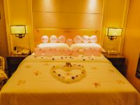 维也纳酒店(鹤山汽车总站店) - 浪漫主题大床房