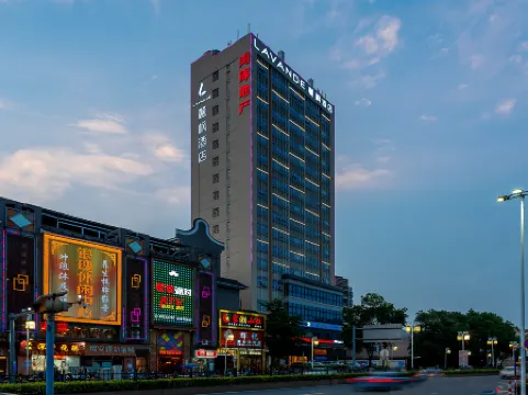 Lavande Hotel(Foshan Qiandeng Lake Pingzhou Jade Street Store) Отели рядом с достопримечательностью «Nanhai No.1 Middle School Stadium»