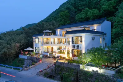 Late crossing Guesthouse Hotels near Jinjihe Scenic Area