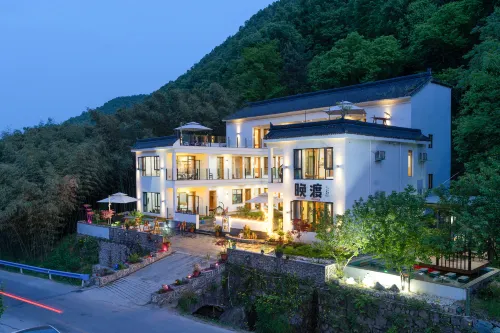Late crossing Guesthouse - مطابخ