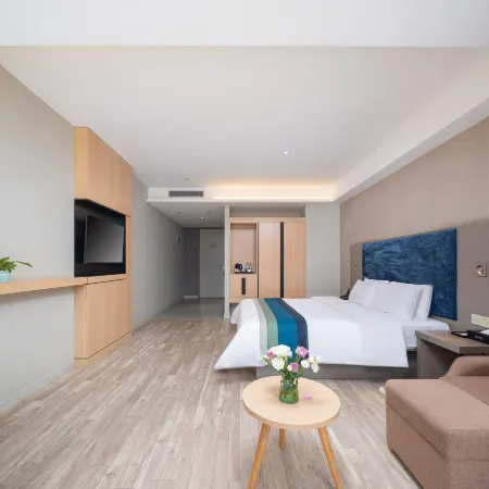 Homeinn Selected Hotel (Lincang Washan Fengcheng Railway Station)