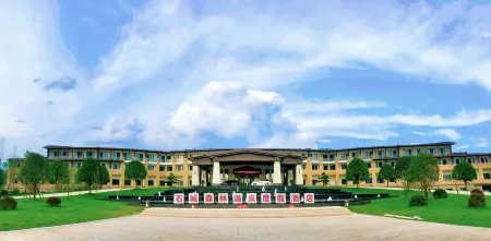 Forest Hot Springs Resort Hotel Отели в г. Шичен