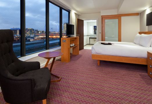 Hampton Waterloo 로비