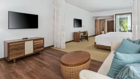 Hyatt Centric Waikiki Beach Отели рядом с достопримечательностью «Университет Гавайи в Маноа»