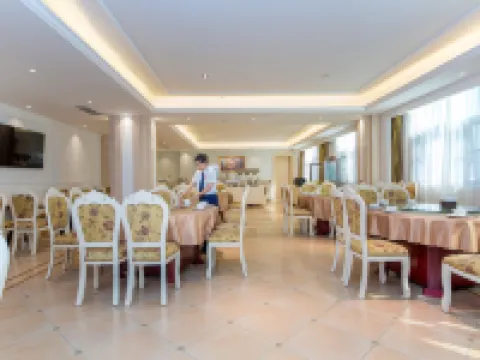 Vienna International Hotel (Macheng High-speed Railway Station Commercial City Store) Hotels in Macheng