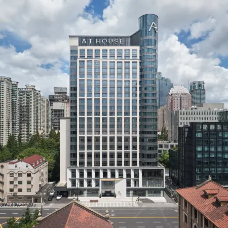 Shanghai Xujiahui A.T.HOUSE Jia Di Hotel Отели рядом с достопримечательностью «Станция метро Xujiahui»