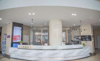 GreenTree Inn Hotel (Huainan City Square South Road Yizhong Branch)