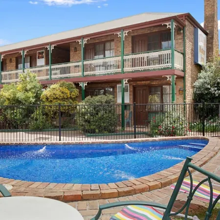 The Settlement Historic Hotel