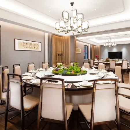 Banlan Hotel (Jiujiang Railway Station Wanda Plaza)